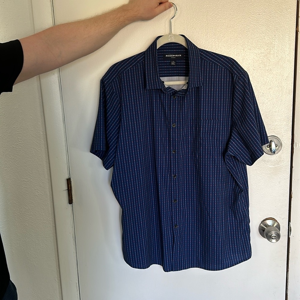 Navy blue short sleeve button up with arrow pattern.